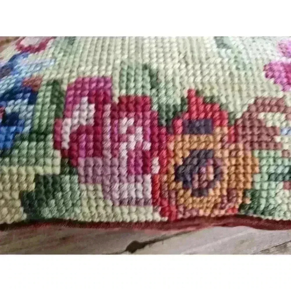 Vintage Needle Point Floral Pillow 17x17/ Velvet Backing Beautiful Colors - Picture 4 of 16